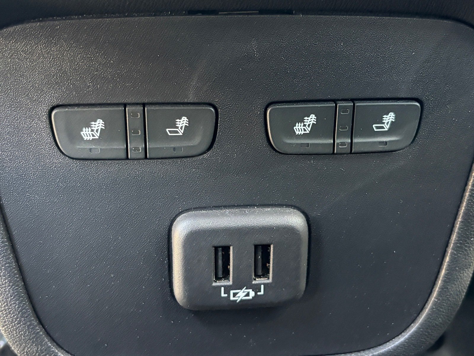 Used 2023 Chevrolet Equinox Premier FWD image 13