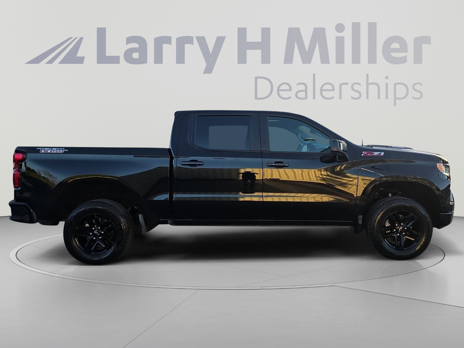 Used 2024 Chevrolet Silverado 1500 LT Trail Boss w/ LT Trail Boss Premium Package AWD/4WD image 6