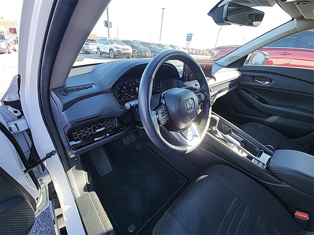 Used 2025 Honda Accord Touring image 14