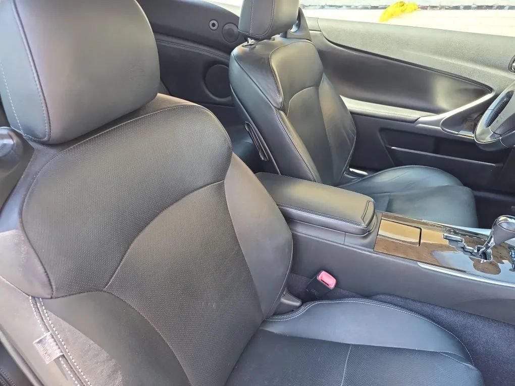 Used 2010 Lexus IS 350C RWD image 18