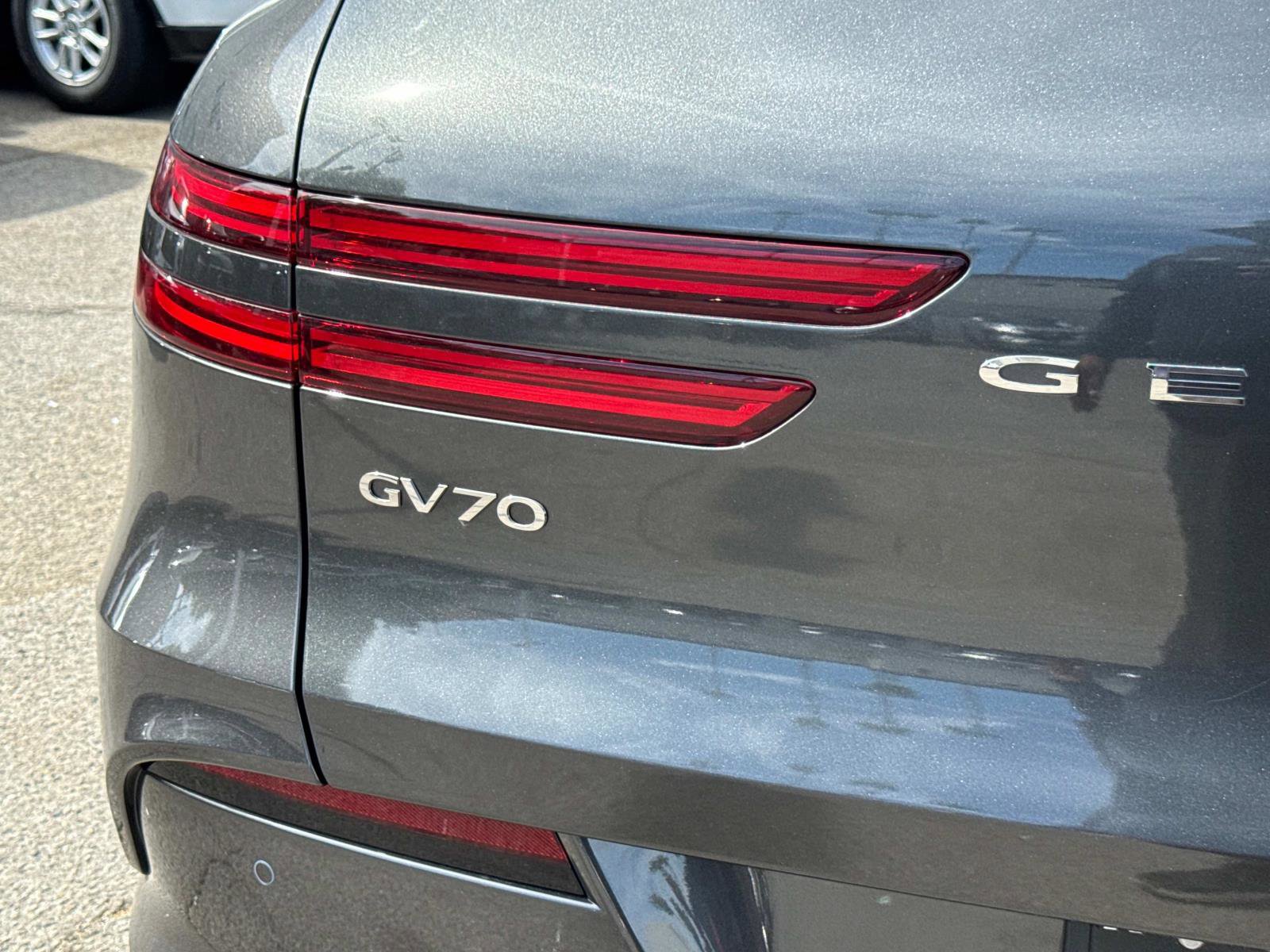 Used 2025 Genesis Electrified GV70 image 5