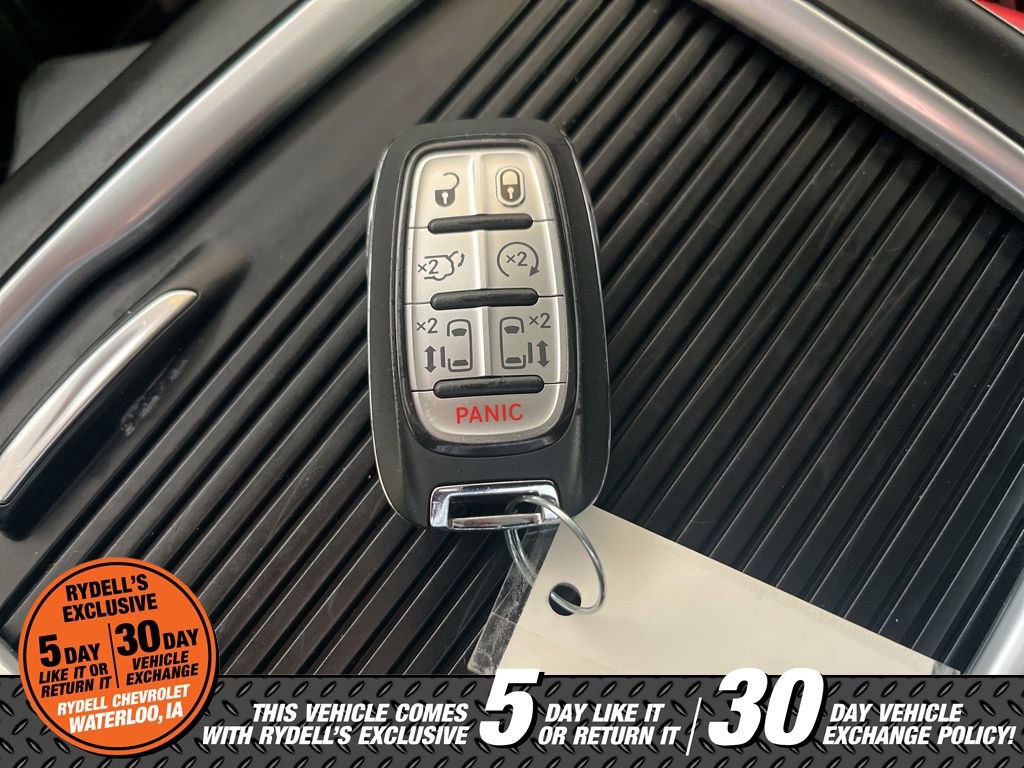 Used 2023 Chrysler Pacifica Touring-L image 36