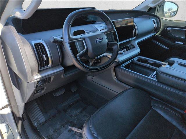 Used 2025 Ford Expedition Platinum image 10