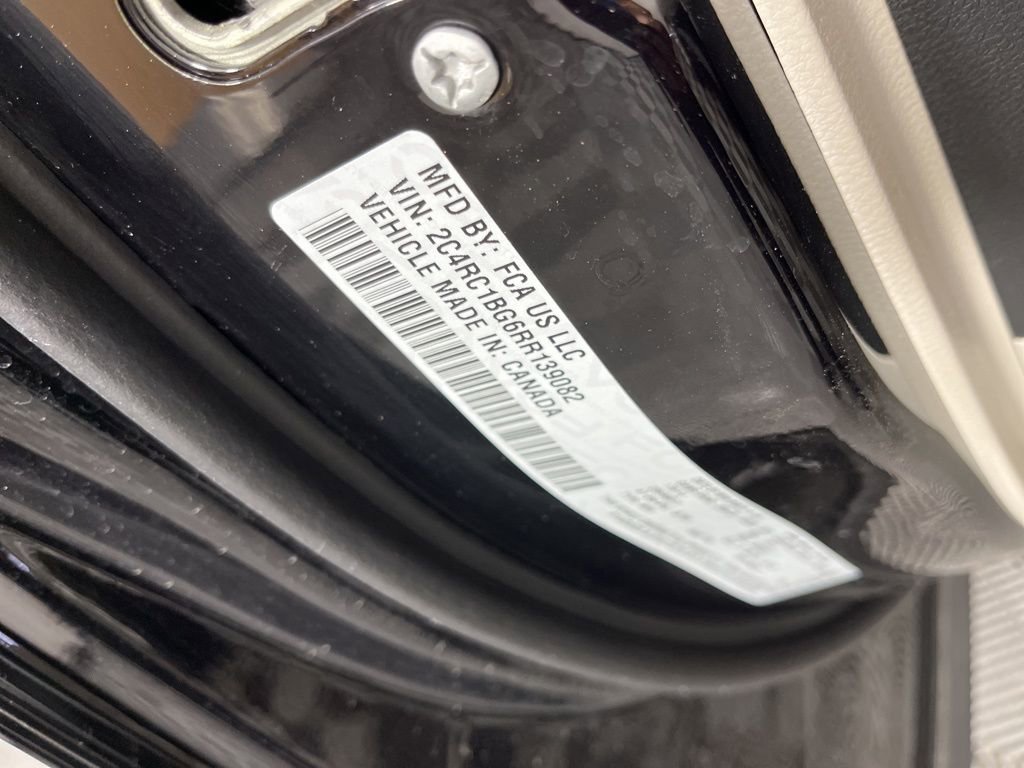 Used 2024 Chrysler Pacifica Touring-L image 35