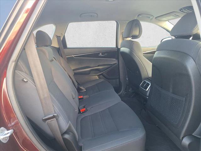 Used 2016 Kia Sorento LX w/ LX Convenience Package image 17