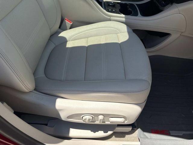 Used 2023 GMC Acadia Denali w/ Denali Technology Package FWD image 17