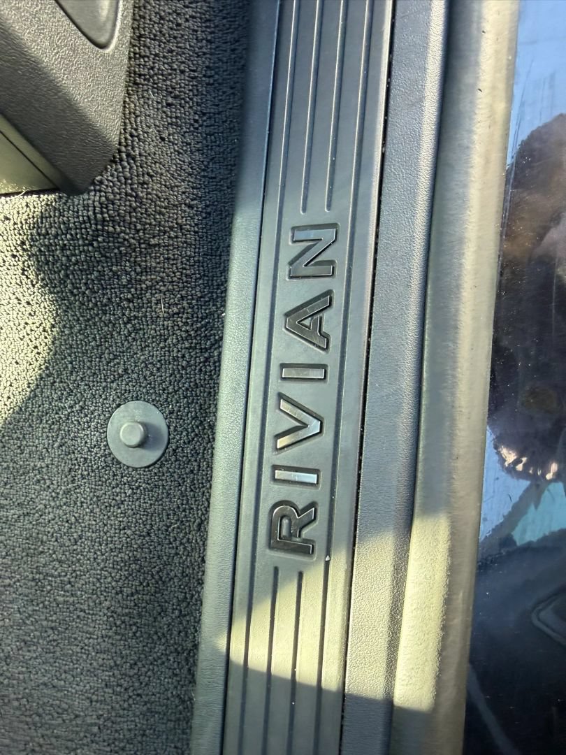 Used 2025 Rivian R1S Adventure Dual AWD/4WD image 39