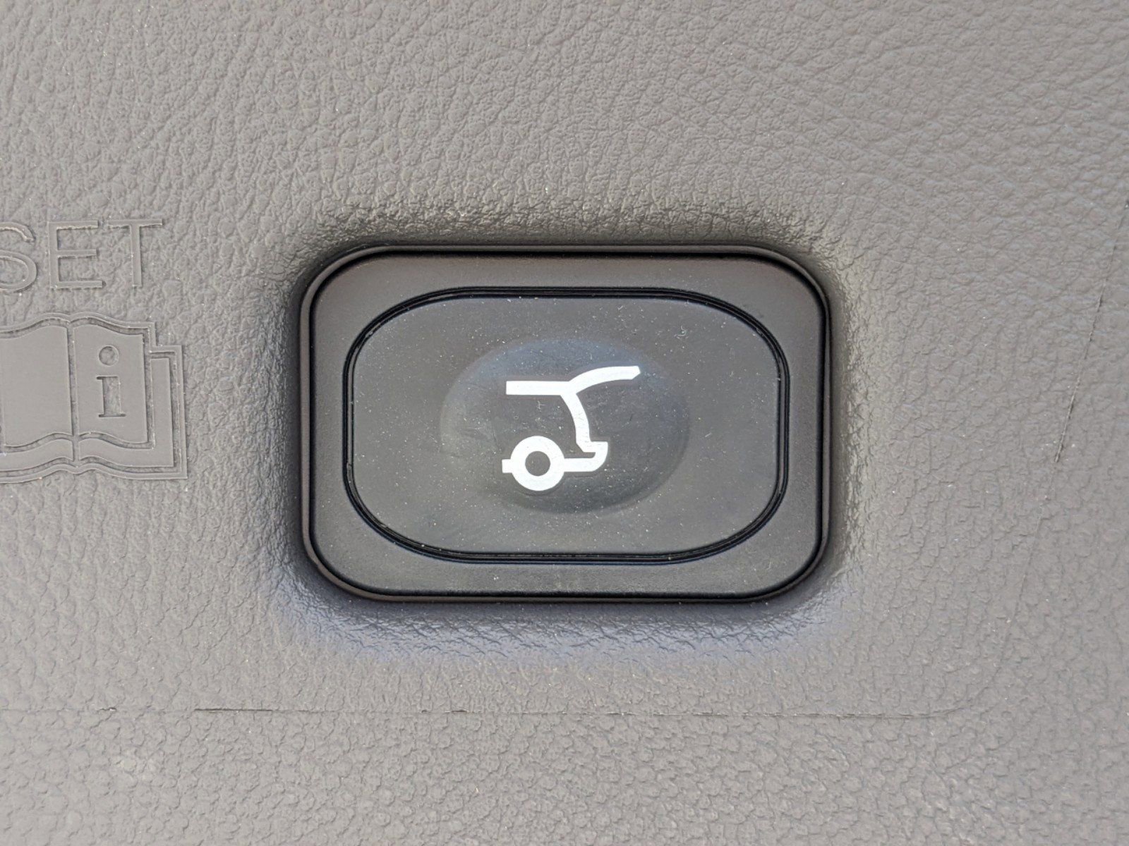 Certified 2023 Lincoln Nautilus Reserve w/ Equipment Group 201A image 8