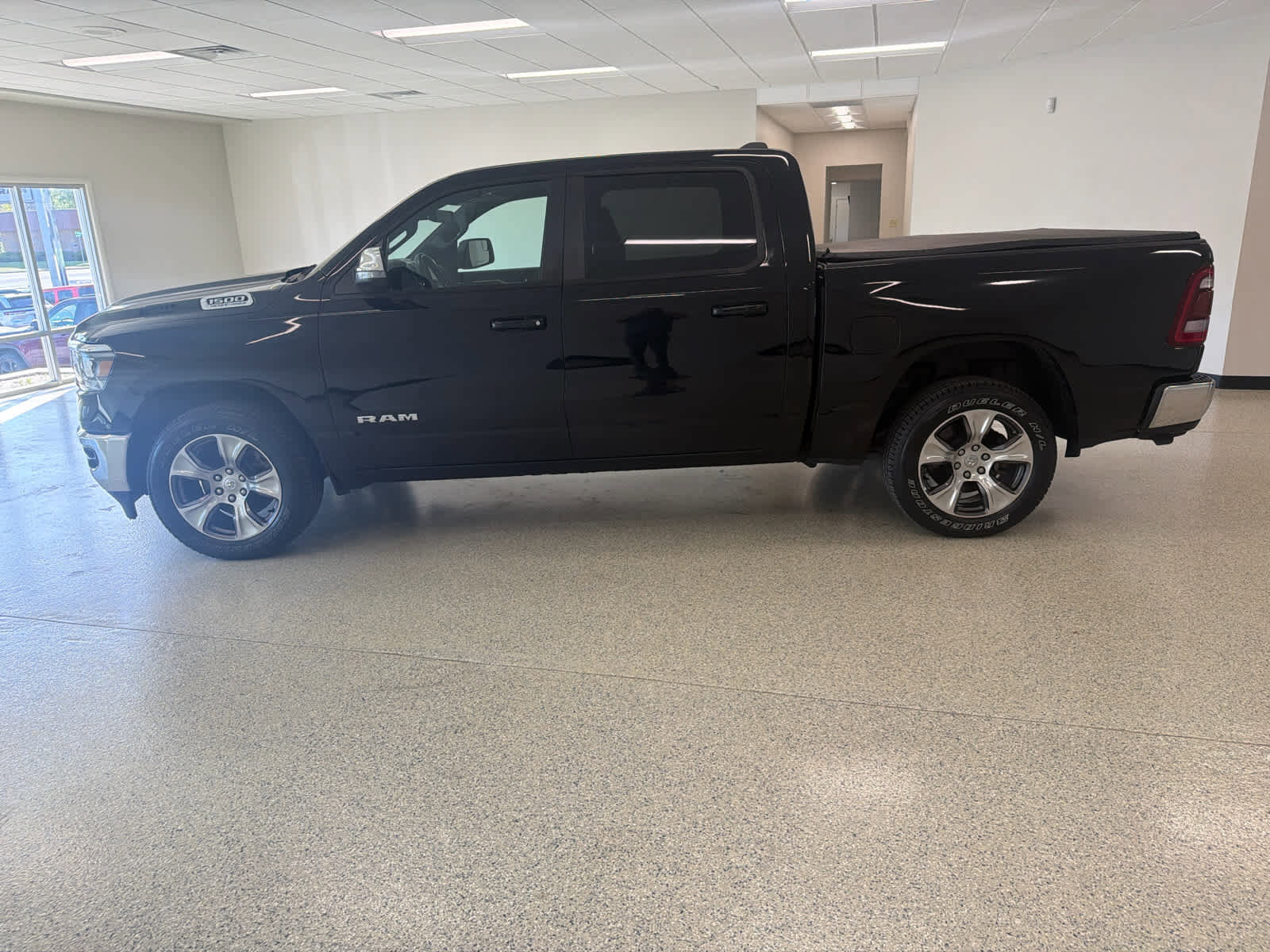 Used 2023 RAM 1500 Laramie AWD/4WD image 8