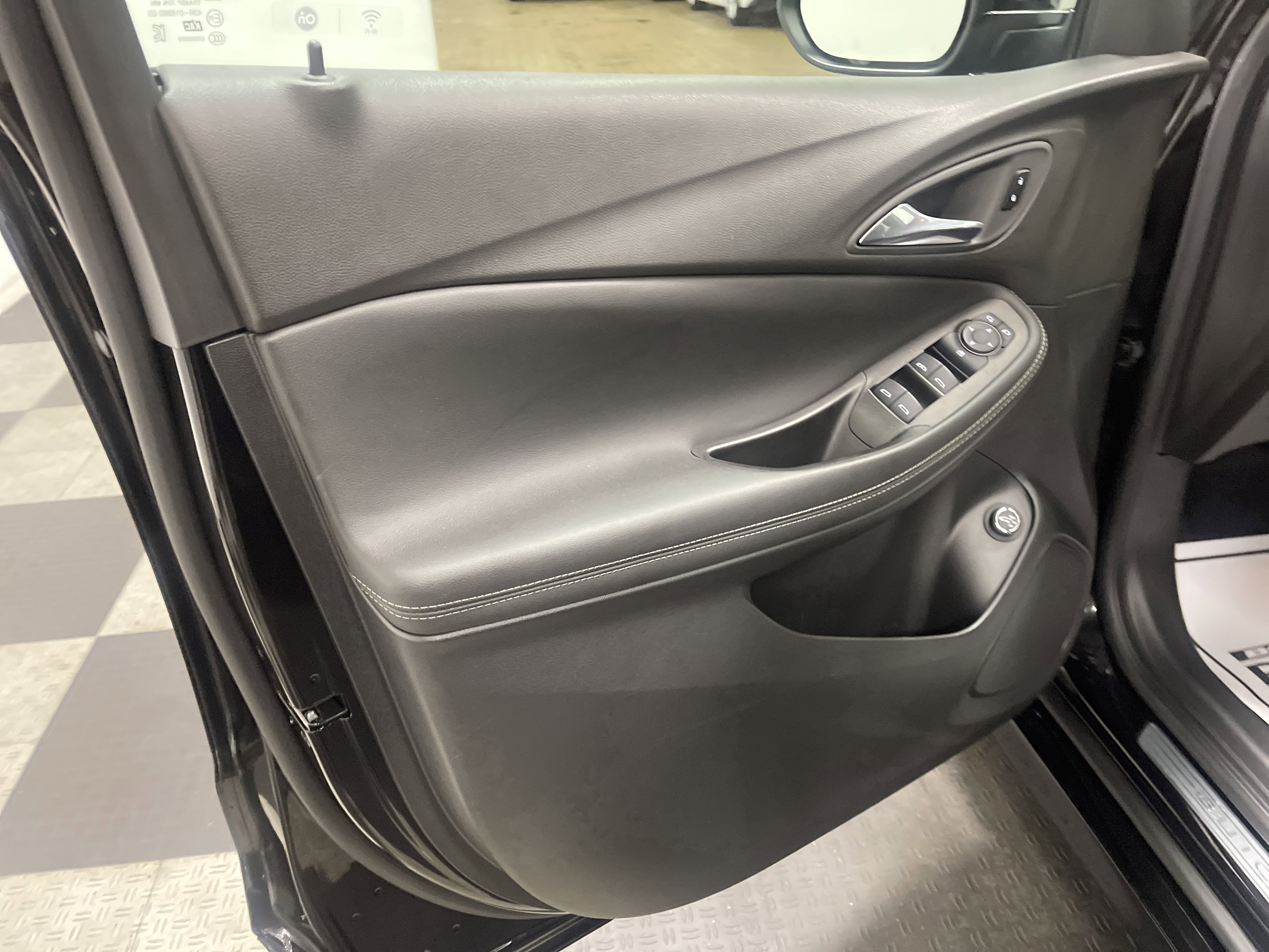 Used 2023 Buick Encore GX Select w/ Sport Touring Package image 10