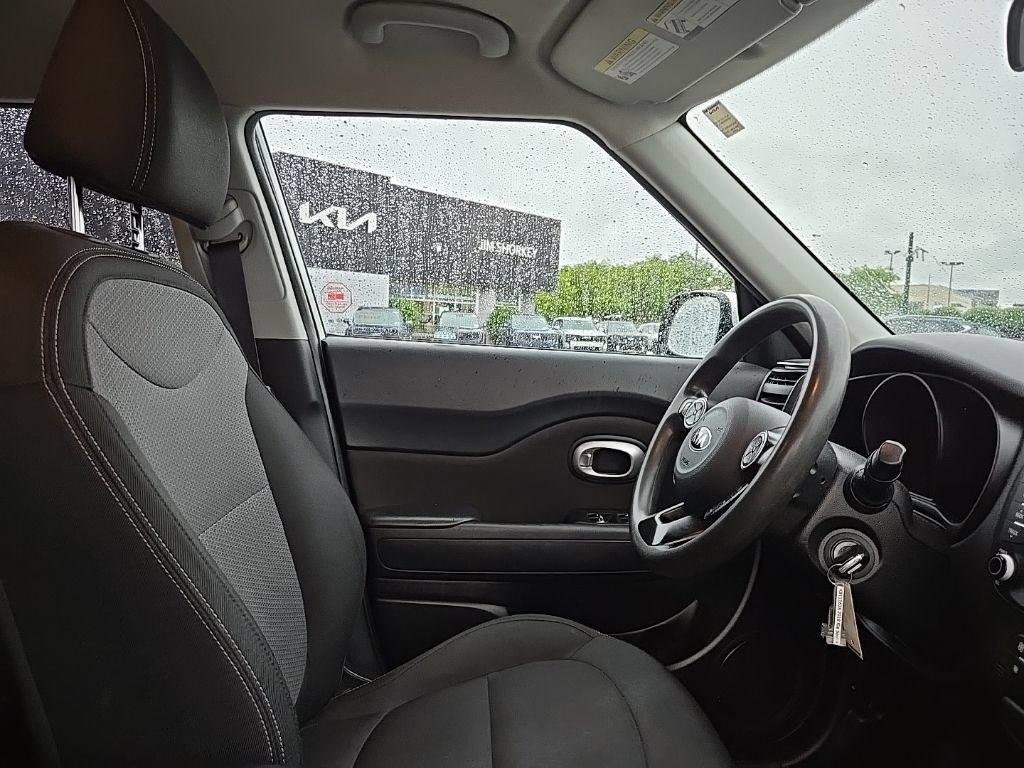 Used 2018 Kia Soul + FWD image 32