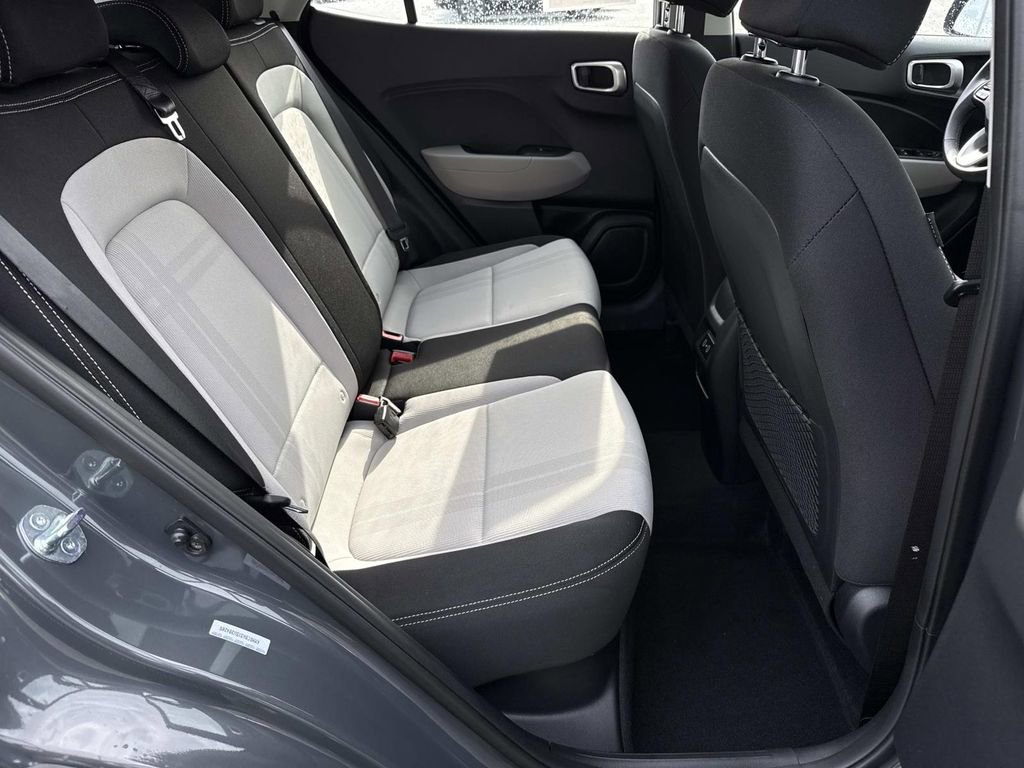 Used 2025 Hyundai Venue SEL FWD image 21