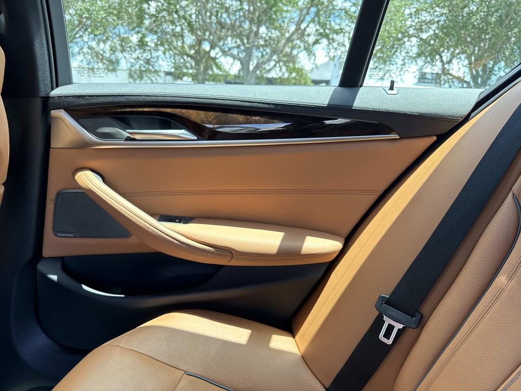 Used 2020 BMW M550i xDrive w/ Parking Assistance Package AWD/4WD image 16