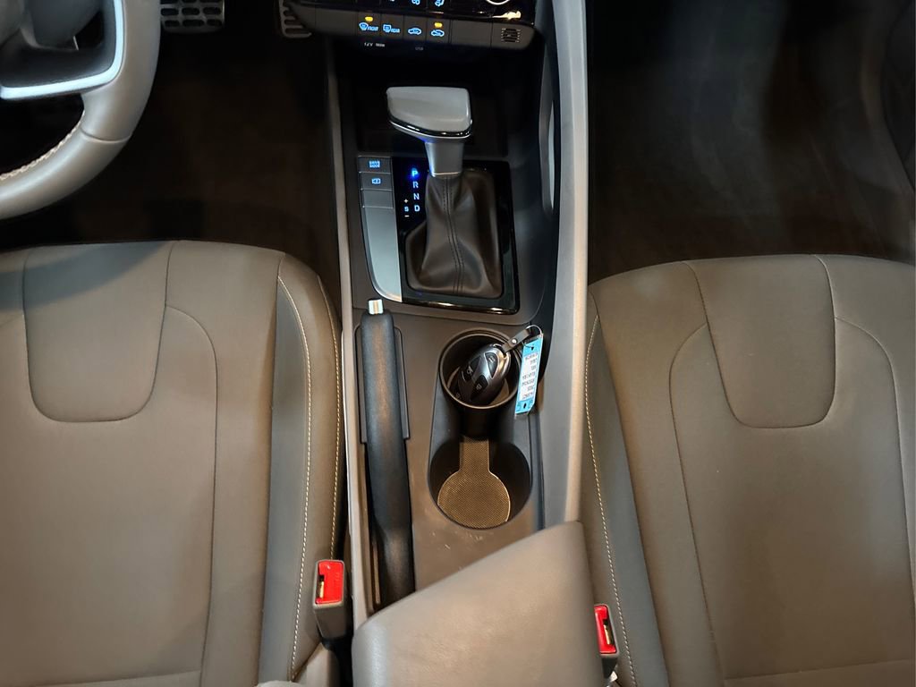Certified 2025 Hyundai Elantra Sport image 19