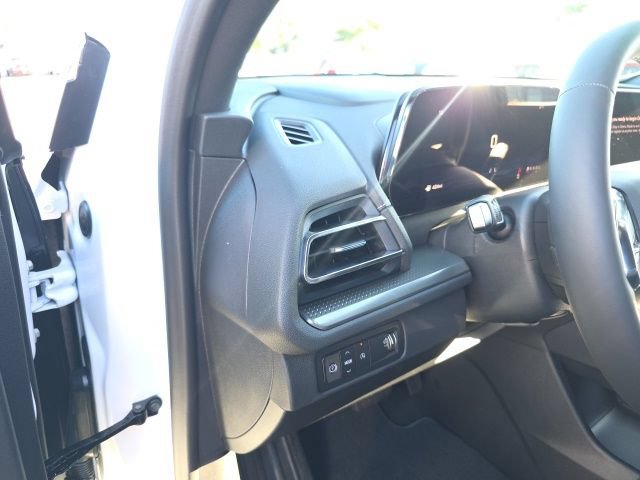 New 2027 Chevrolet Traverse LT w/ Driver Confidence Package FWD image 16