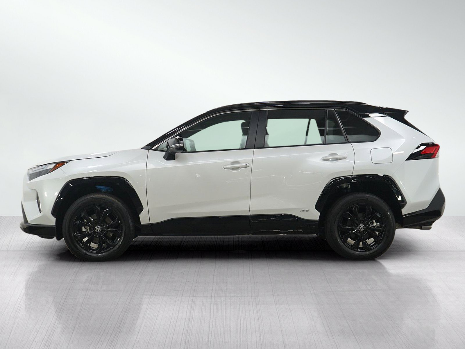Used 2024 Toyota RAV4 XSE w/ Weather Package AWD/4WD image 2