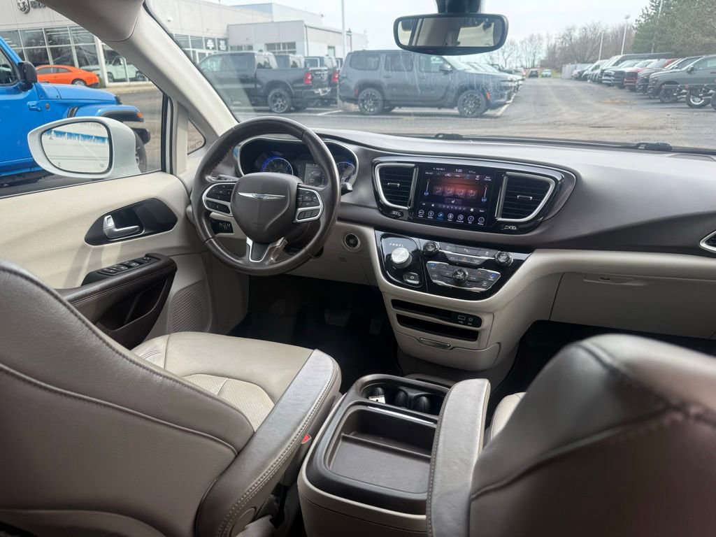 Used 2018 Chrysler Pacifica Touring-L image 60