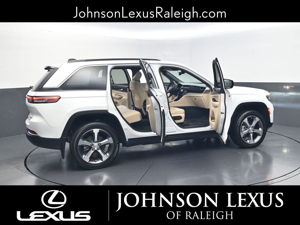 Used 2024 Jeep Grand Cherokee Limited w/ Luxury Tech Group II image 31
