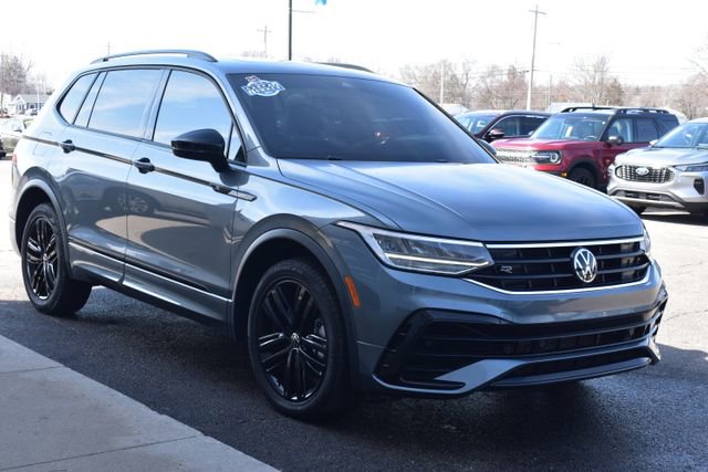 Used 2022 Volkswagen Tiguan SE R-Line image 12