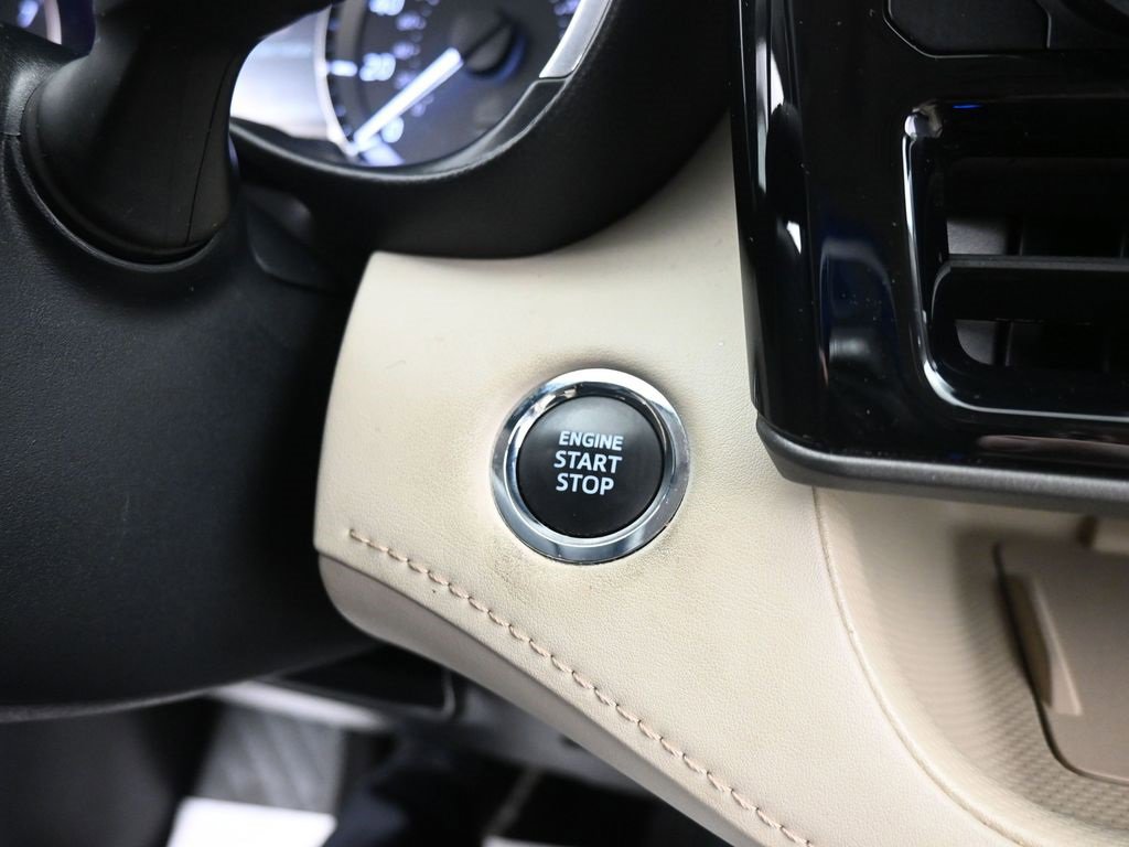 Used 2023 Toyota Highlander XLE image 31