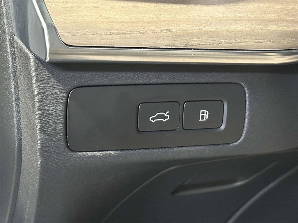 Used 2025 Volvo XC90 T8 Plus w/ Protection Package Premier image 26