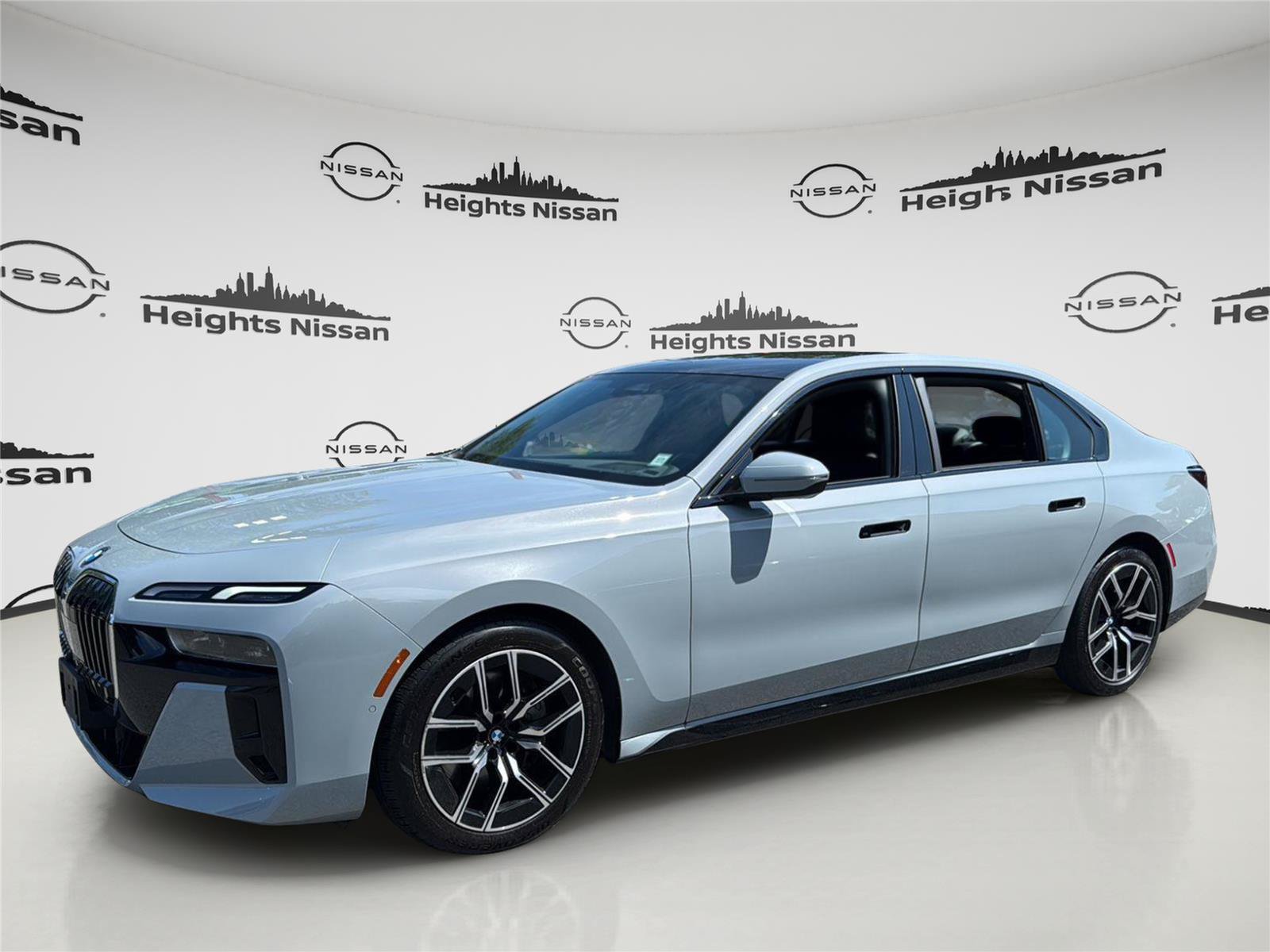 Used 2025 BMW 740i xDrive AWD/4WD image 1