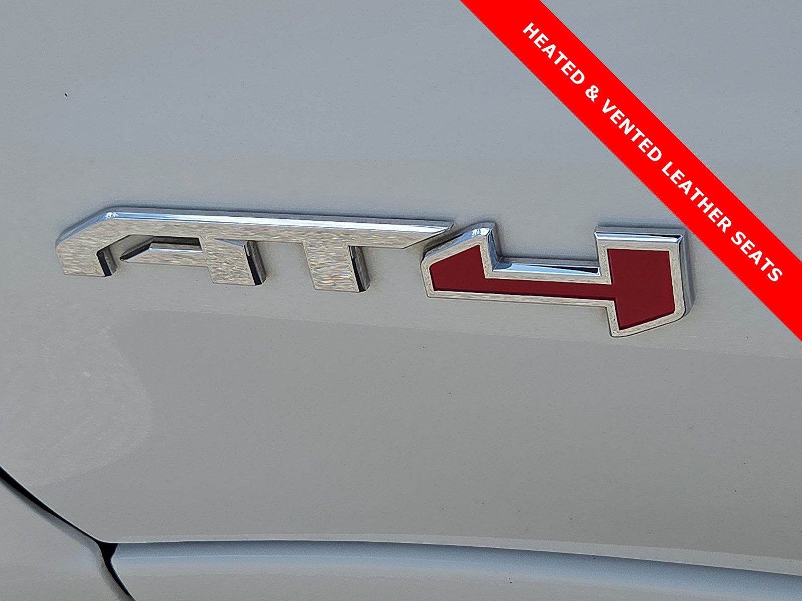 Used 2024 GMC Sierra 1500 AT4 w/ Technology Package AWD/4WD image 8