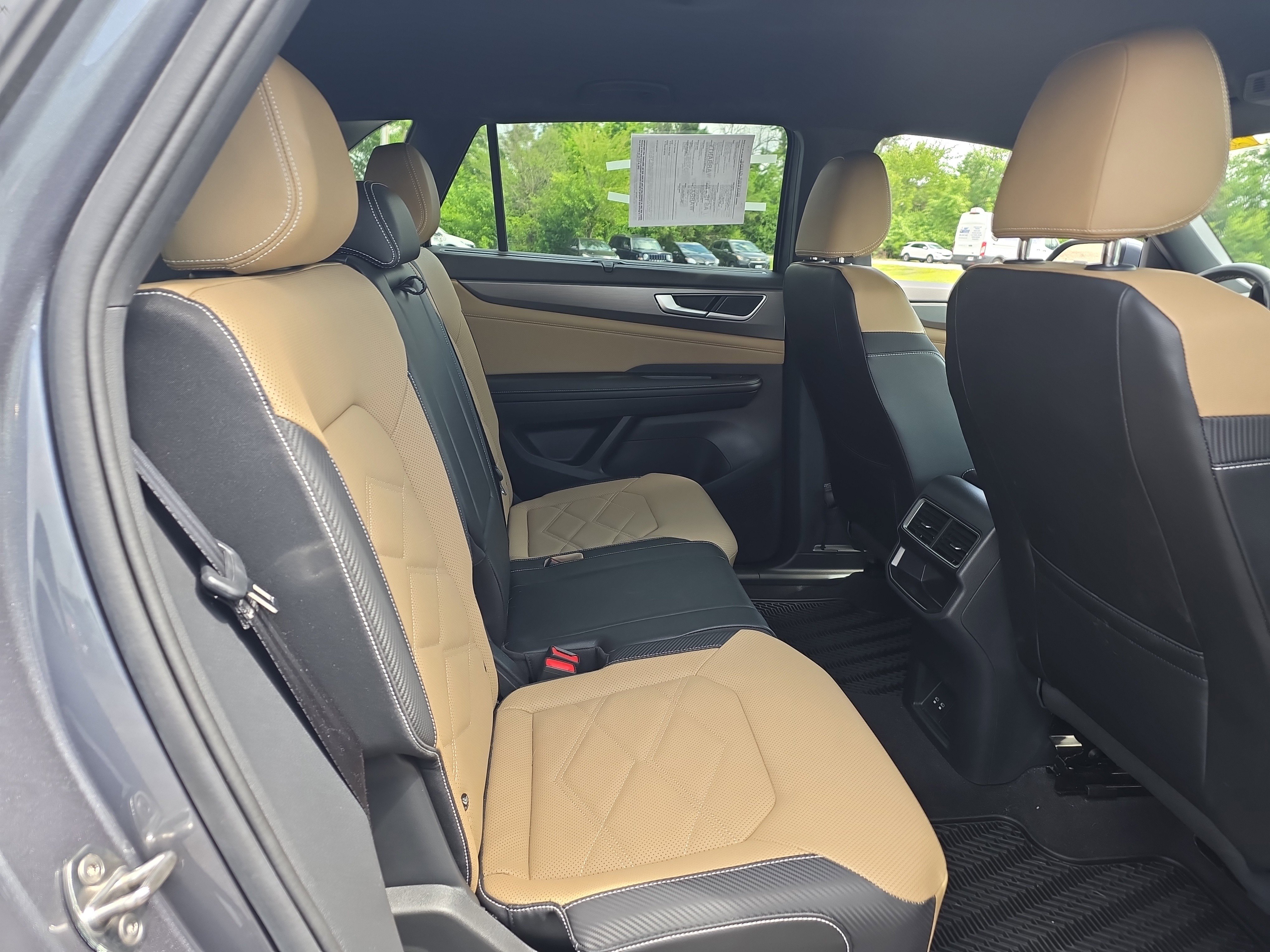 Used 2024 Volkswagen Atlas Cross Sport SE AWD/4WD image 10