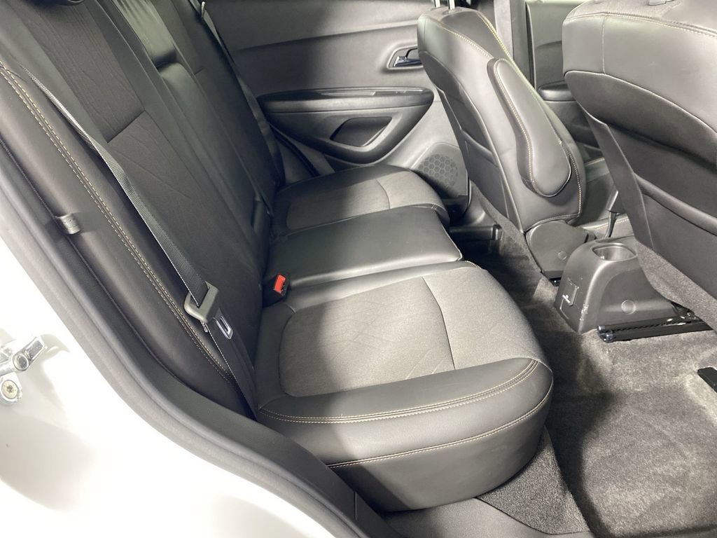 Used 2022 Chevrolet Trax LT w/ LT Convenience Package image 27
