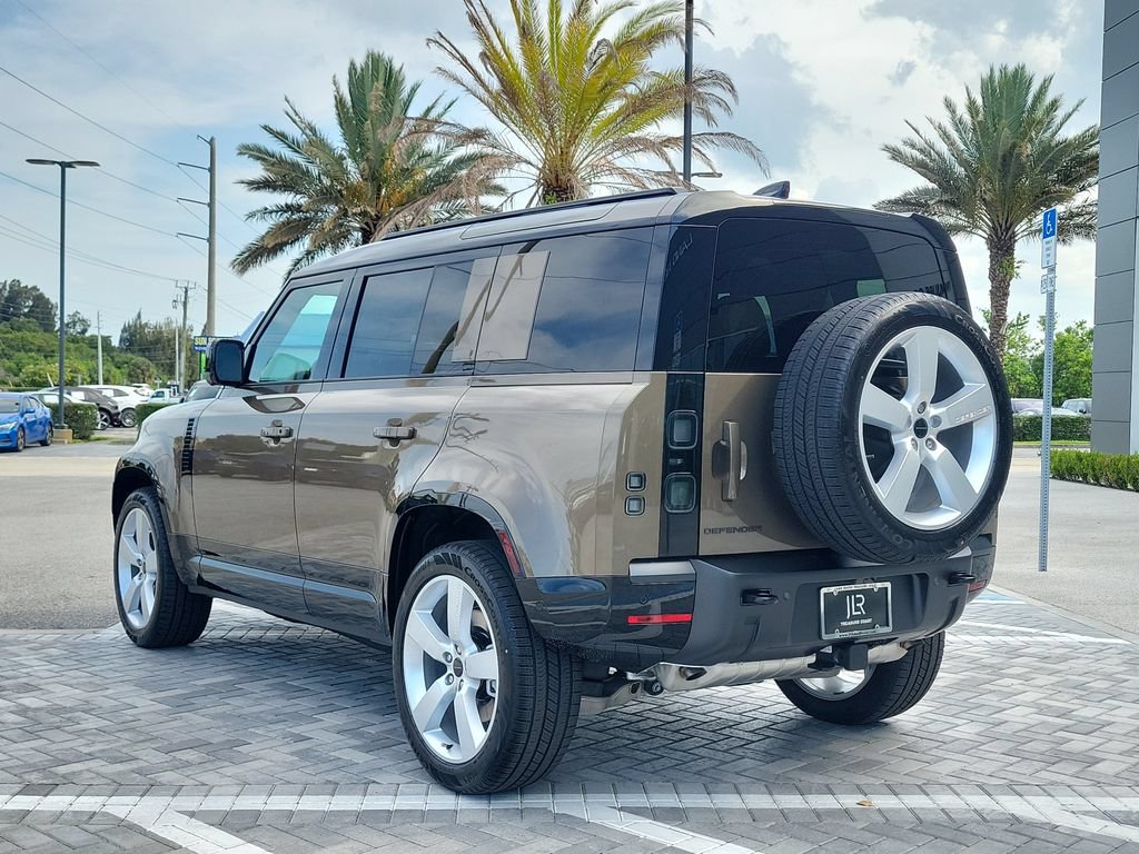 New 2026 Land Rover Defender 110 X-Dynamic SE AWD/4WD image 3