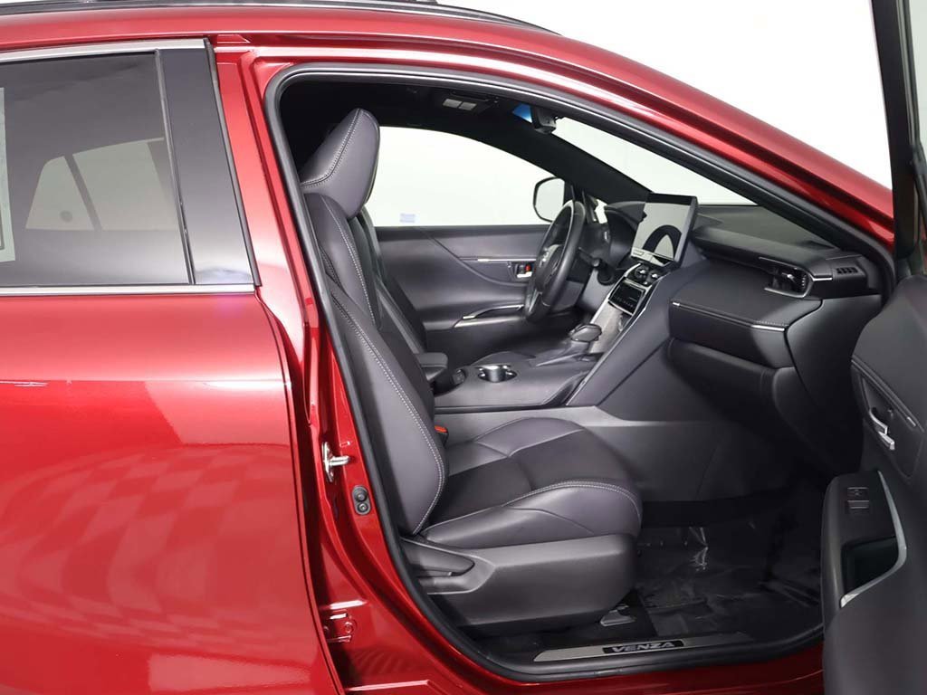 Used 2023 Toyota Venza Nightshade image 28