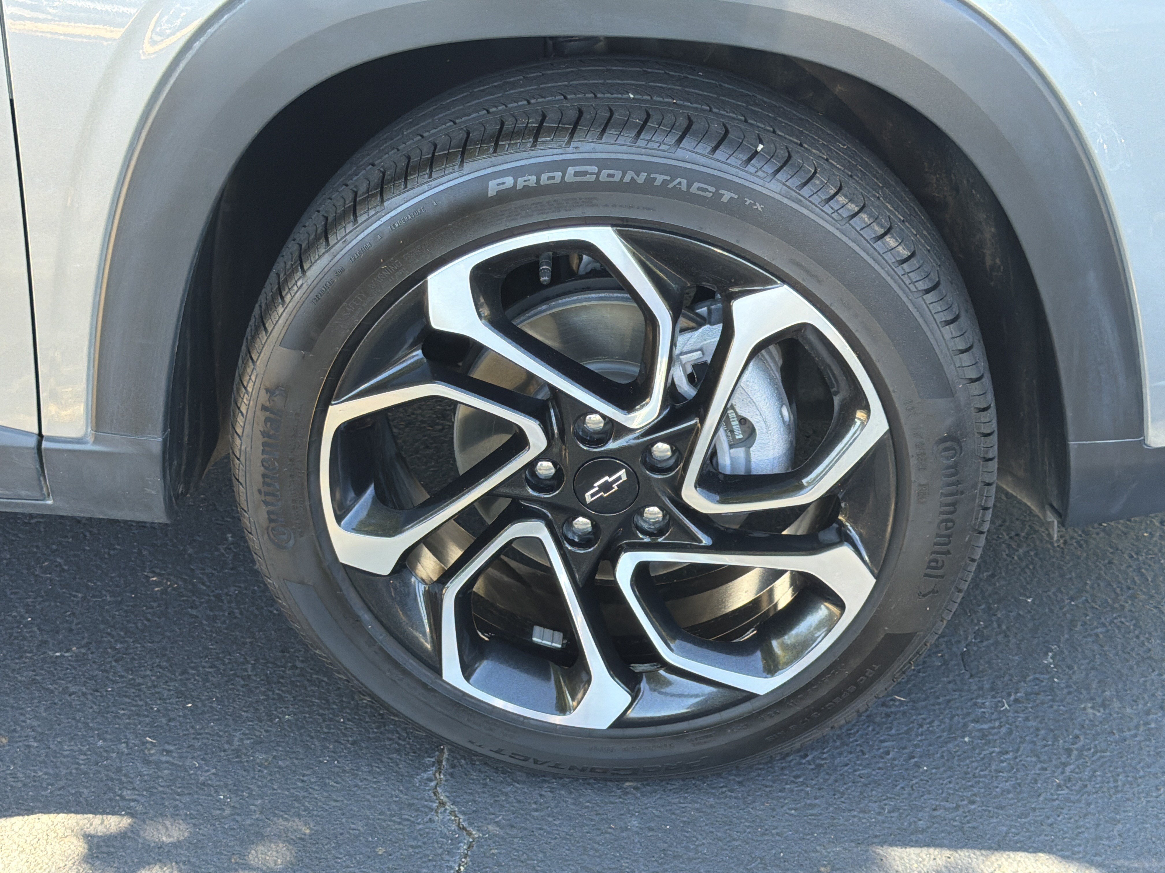 Used 2025 Chevrolet Trax RS w/ Sunroof Package FWD image 12
