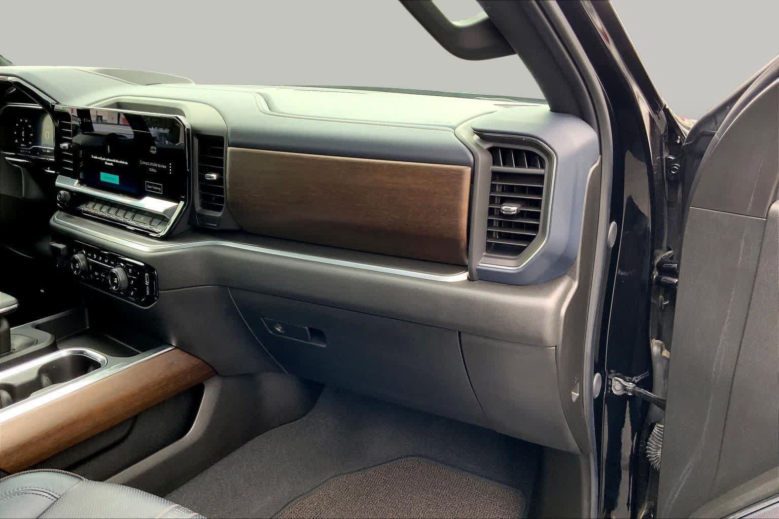 Used 2024 Chevrolet Silverado 1500 High Country w/ Technology Package RWD image 18