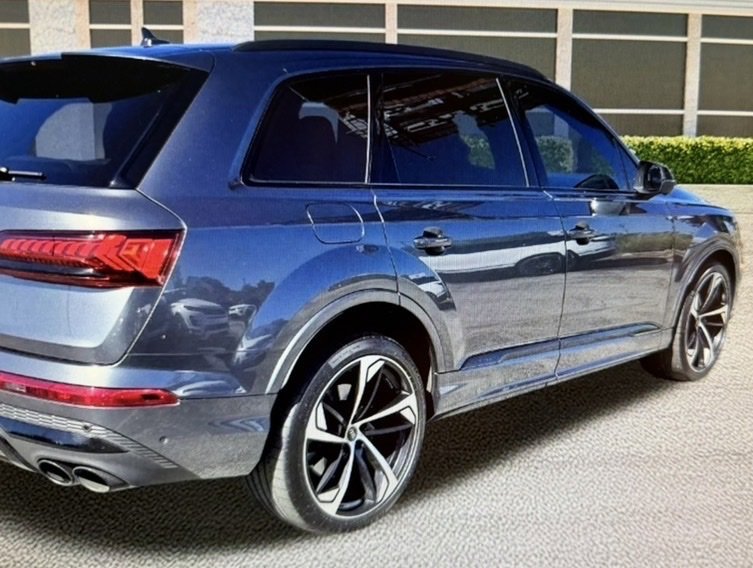 Used 2024 Audi SQ7 Prestige w/ Prestige Package image 3