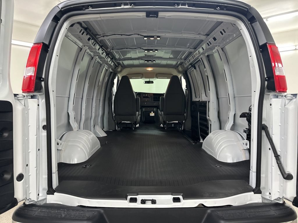 New 2026 GMC Savana 2500 w/ Driver Convenience Package RWD image 25