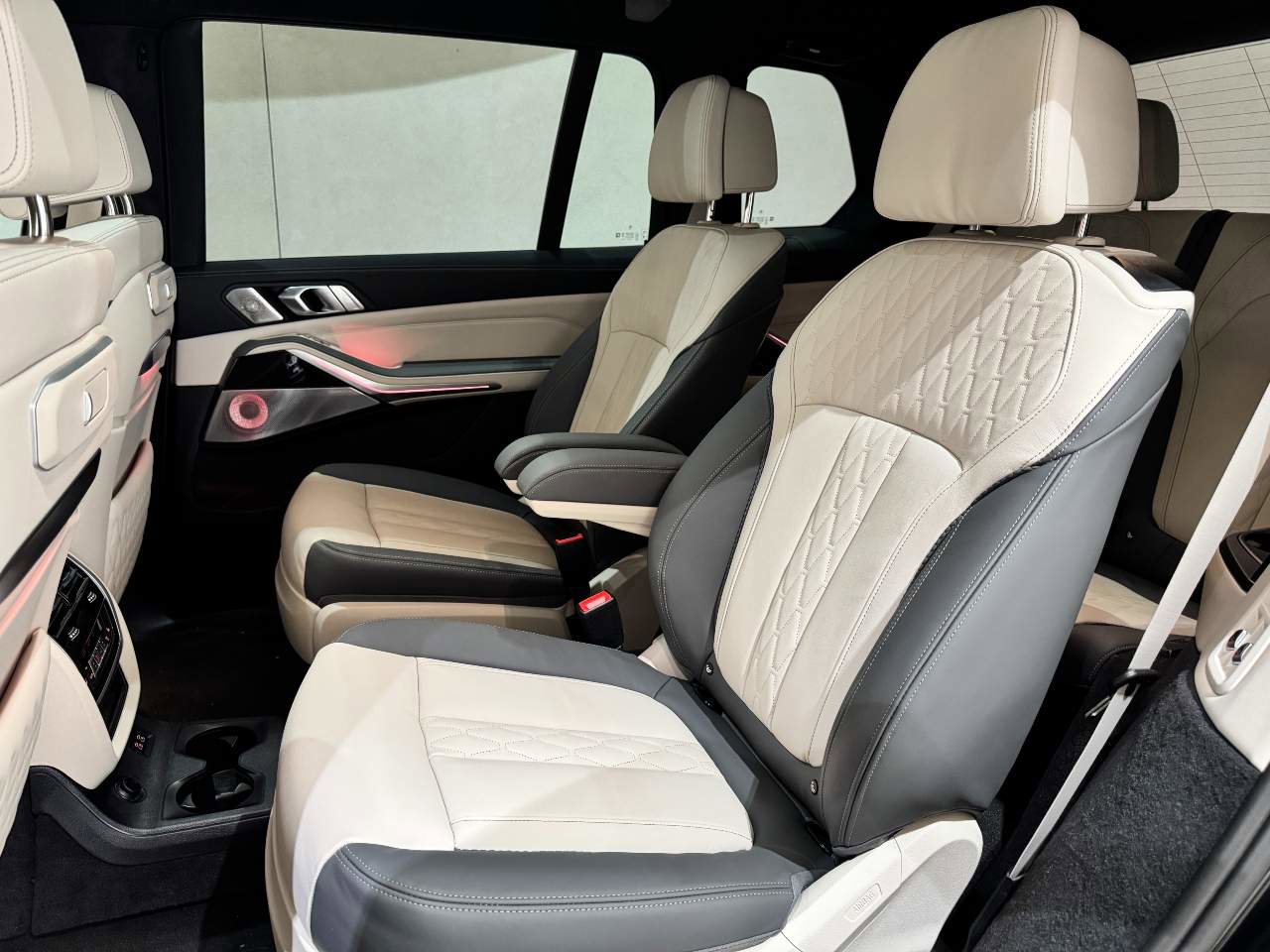 New 2026 BMW ALPINA XB7 AWD/4WD image 17