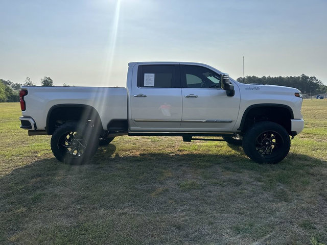 Used 2024 Chevrolet Silverado 2500 High Country w/ High Country Premium Package AWD/4WD image 4