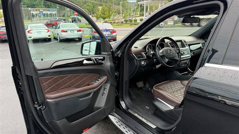 Used 2016 Mercedes-Benz GL 550 4MATIC image 20