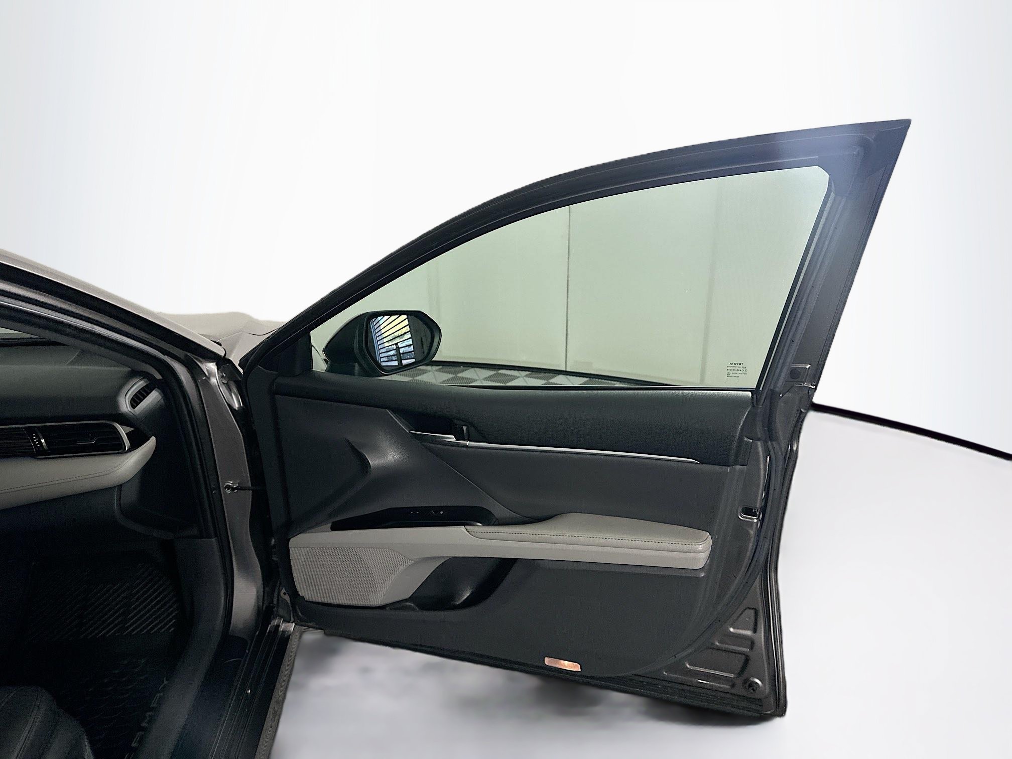 Used 2019 Toyota Camry XLE FWD image 30
