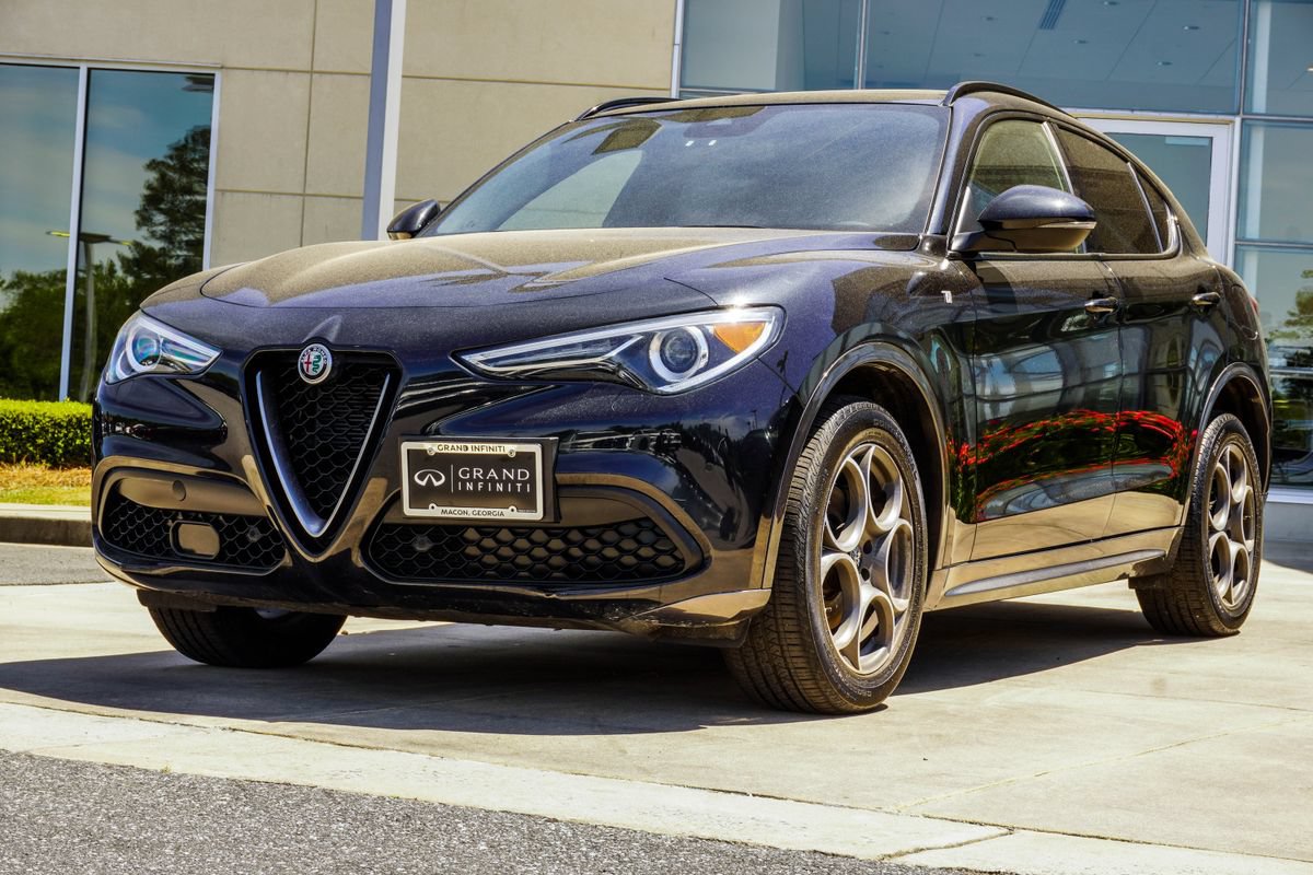 Used 2023 Alfa Romeo Stelvio Ti AWD/4WD image 8