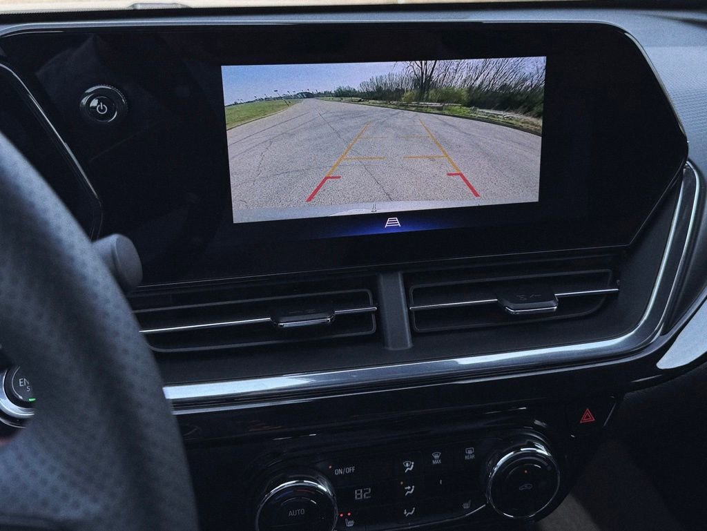 Used 2025 Chevrolet Trax RS w/ Sunroof Package image 12