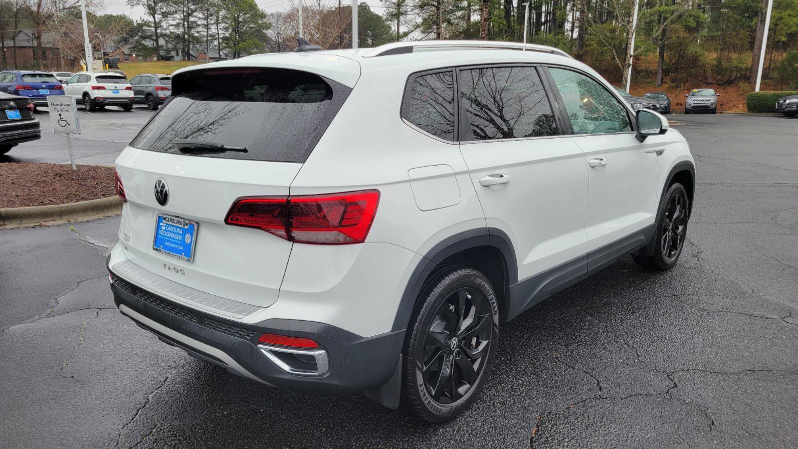 Used 2022 Volkswagen Taos SE w/ Panoramic Sunroof Package image 5