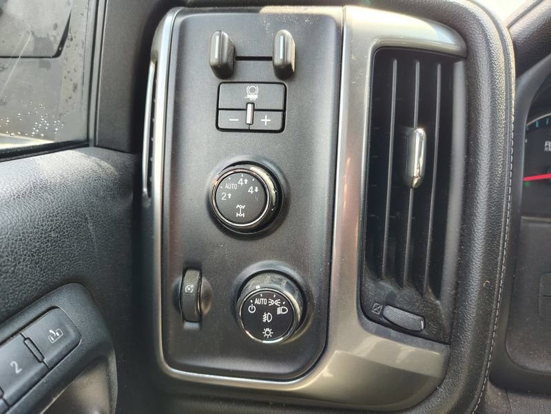 Used 2015 Chevrolet Silverado 1500 LTZ AWD/4WD image 12