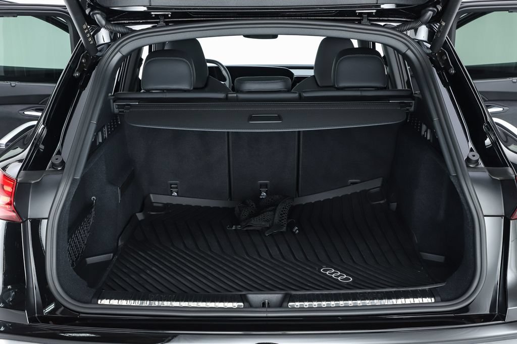 Used 2025 Audi SQ5 Premium Plus AWD/4WD image 32