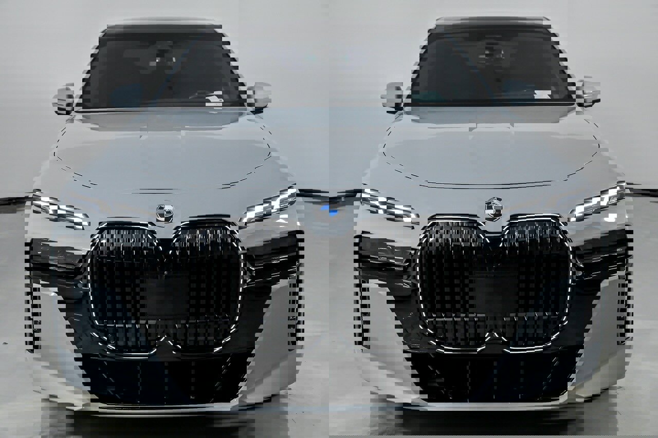 Used 2024 BMW 760i xDrive image 5