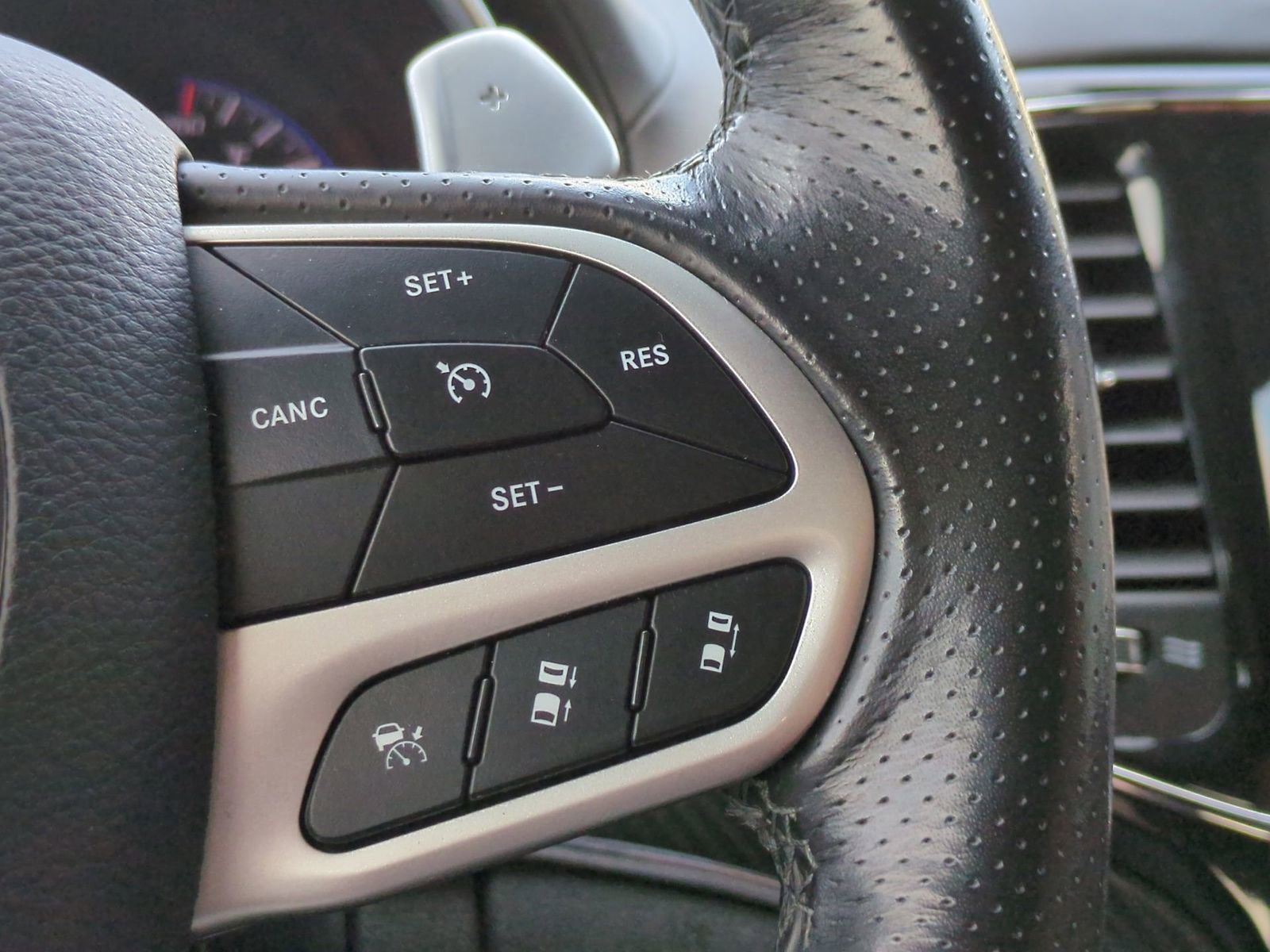 Used 2021 Jeep Grand Cherokee SRT image 31