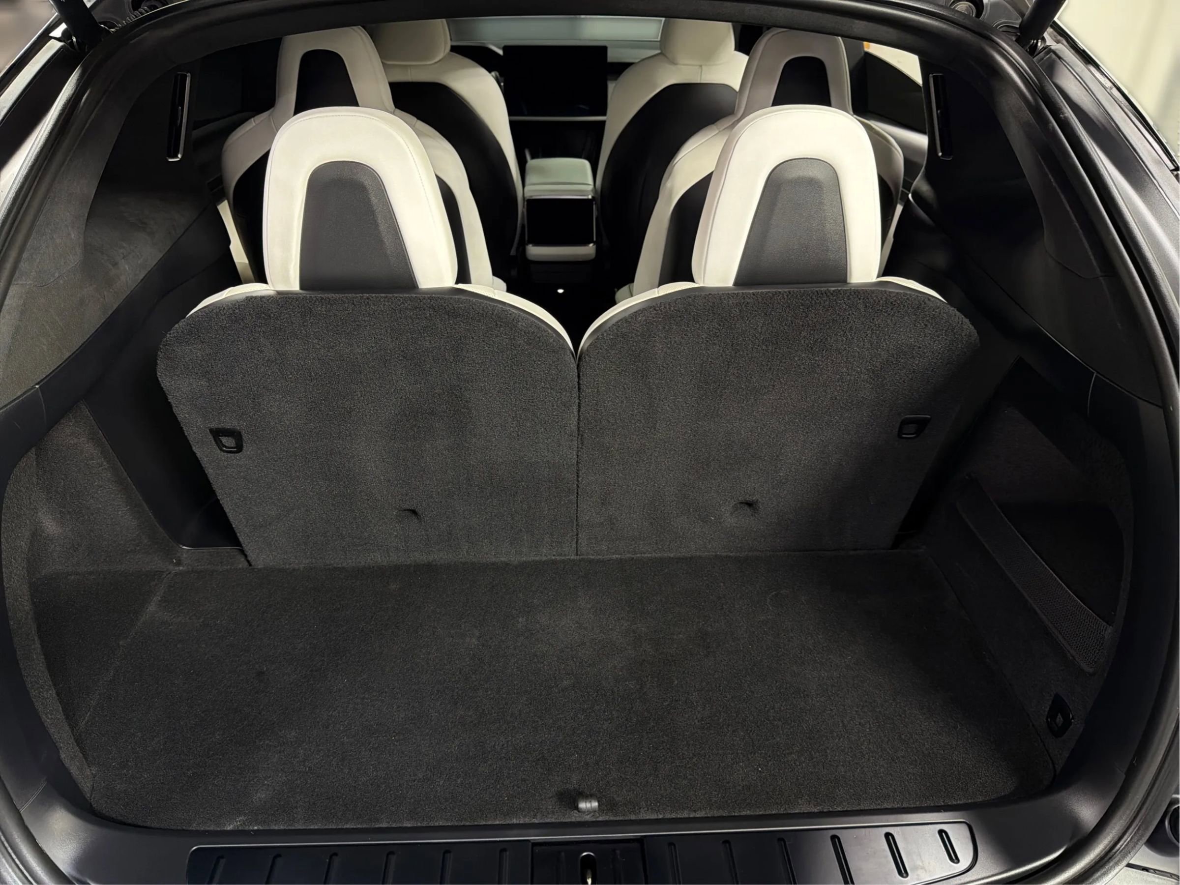 Used 2022 Tesla Model X Plaid image 9