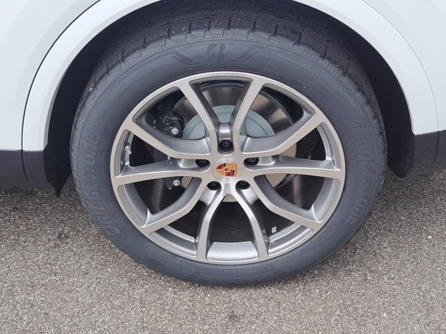 Used 2026 Porsche Cayenne AWD/4WD image 13
