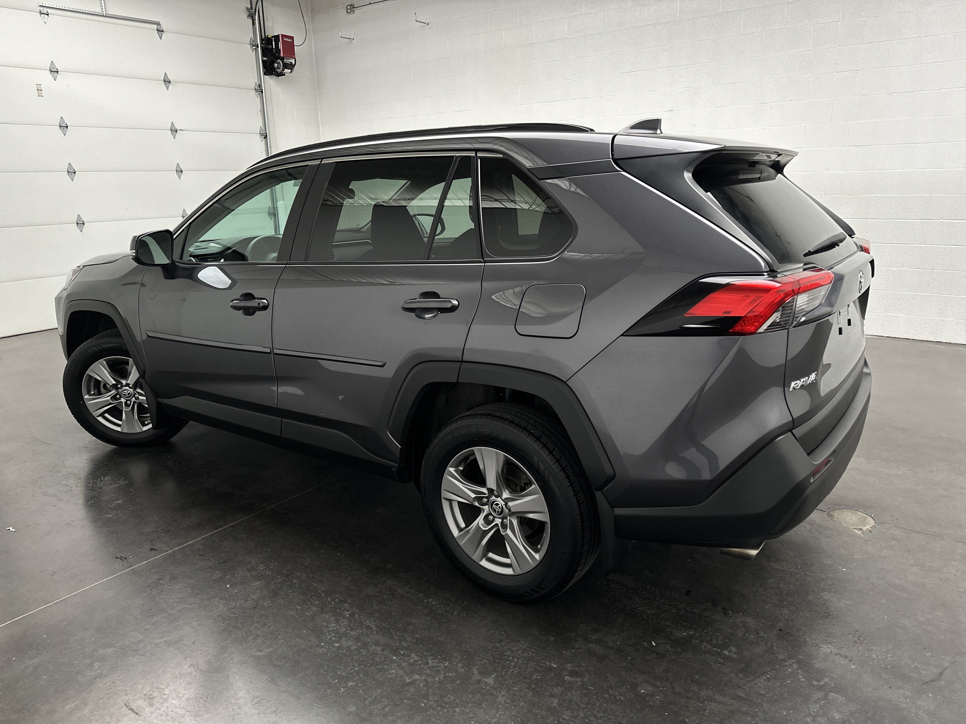 Used 2022 Toyota RAV4 XLE w/ Convenience Package AWD/4WD image 7