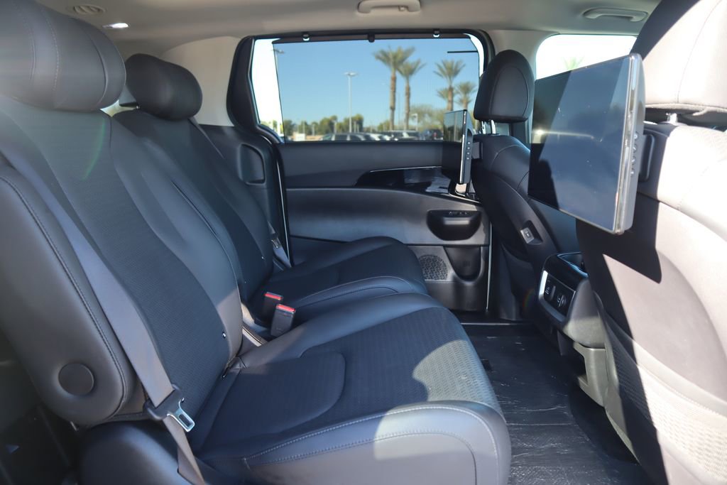 Used 2025 Kia Carnival SX Prestige image 21